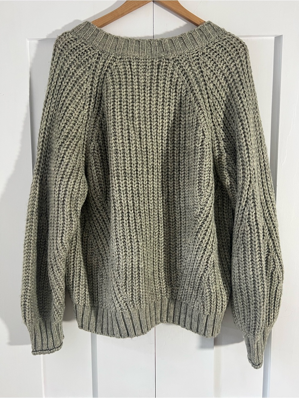 American Eagle Outfitters Olive Green V-Neck Chunky Knit Sweater - Picture 4 of 4